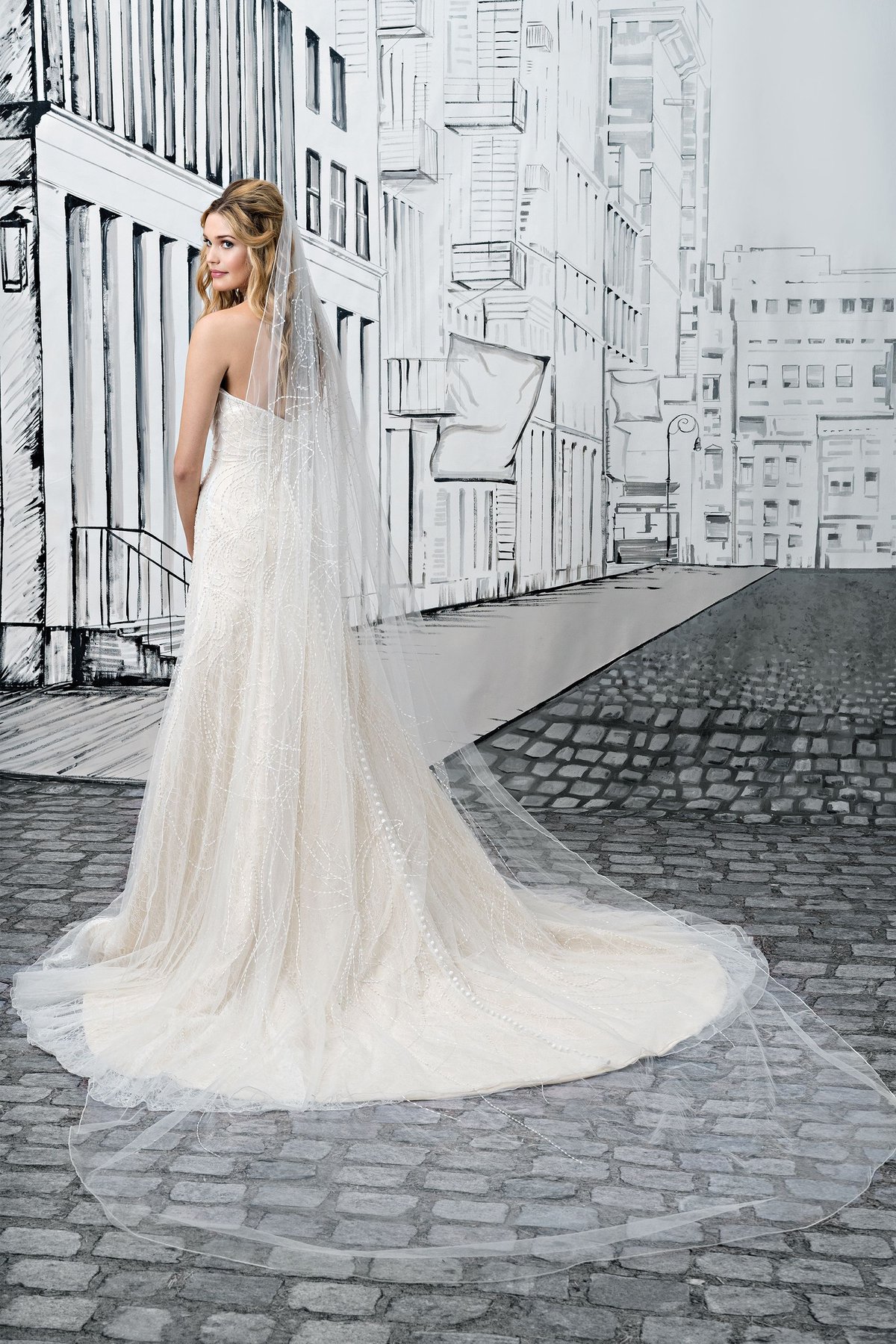 8906V: Tulle Veil with Oval Beaded Pattern | Justin Alexander