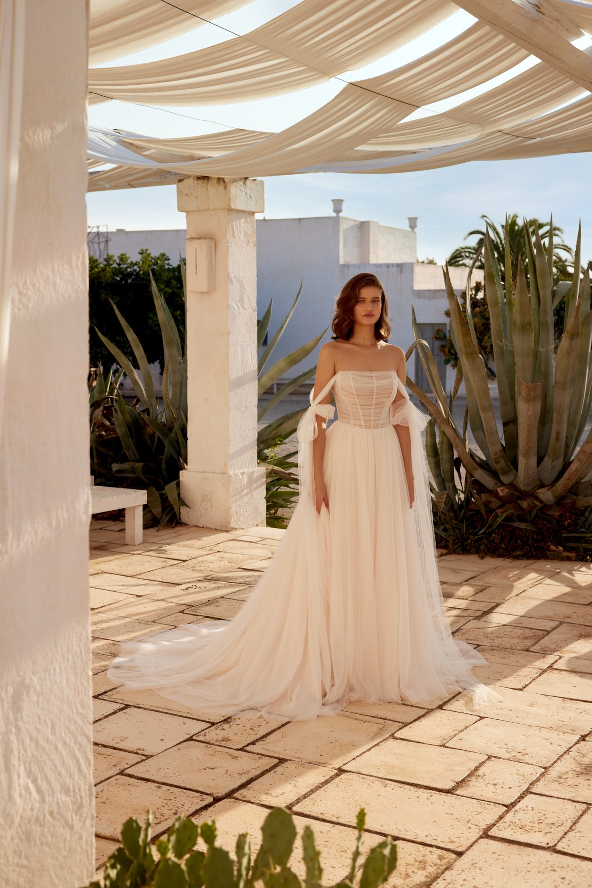 66400: English Net A-Line with Scoop Neckline and Chapel Length