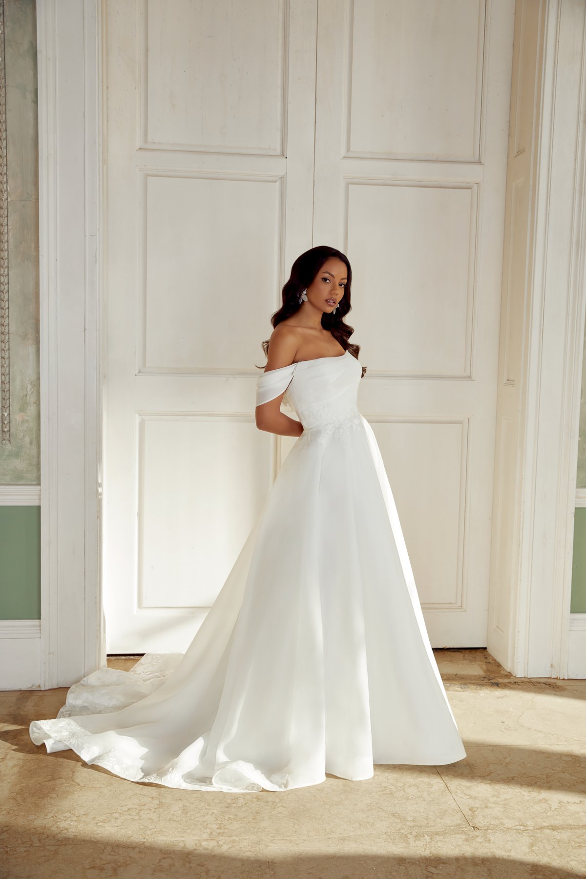 44553PI: Detachable Organza Portrait Collar Pop-In with Pleating