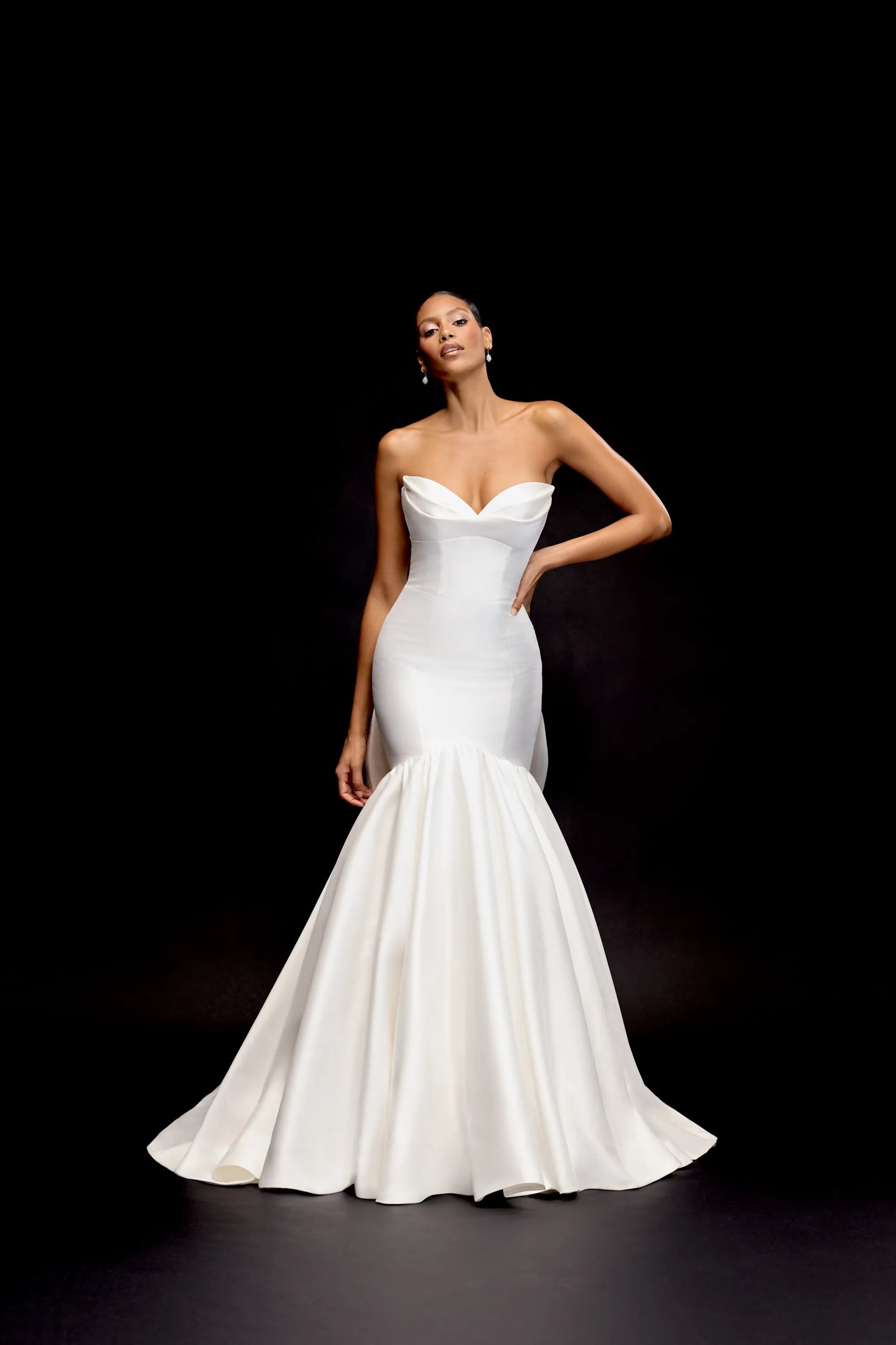 sweetheart neckline ruched wedding dress The Romance of Sweetheart Necklines