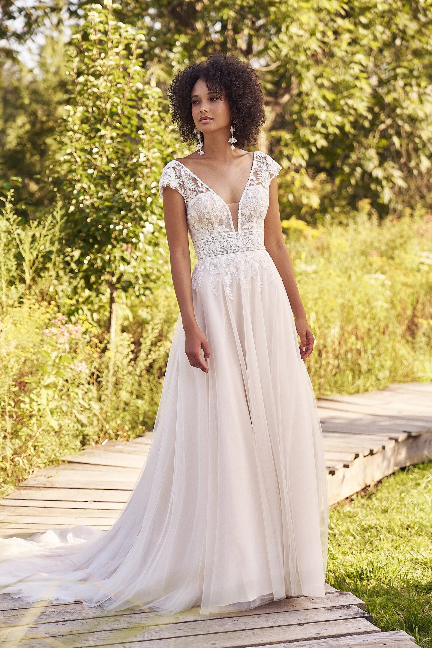 flowy casual wedding dress June Bridals Flowy Long Sleeve Casual Lace Summer Wedding Dress A Line Chiffon Front Slit Bridal Gown Simple Sexy