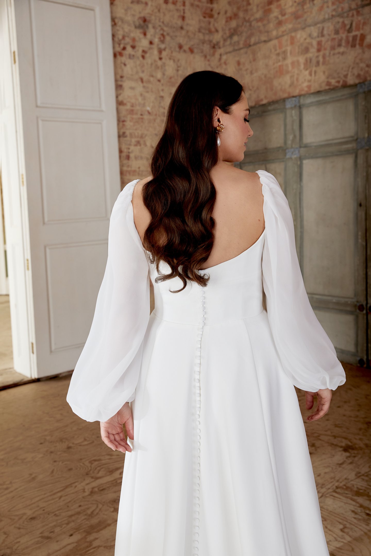【DISCERNMENT】Loas Over Shirring Maxi PT 44509PS: Plus Size Satin A Line with Pleated Bodice and