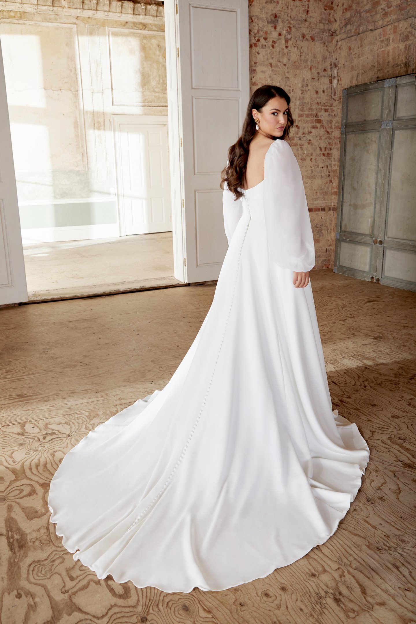 【DISCERNMENT】Loas Over Shirring Maxi PT 44509PS: Plus Size Satin A Line with Pleated Bodice and