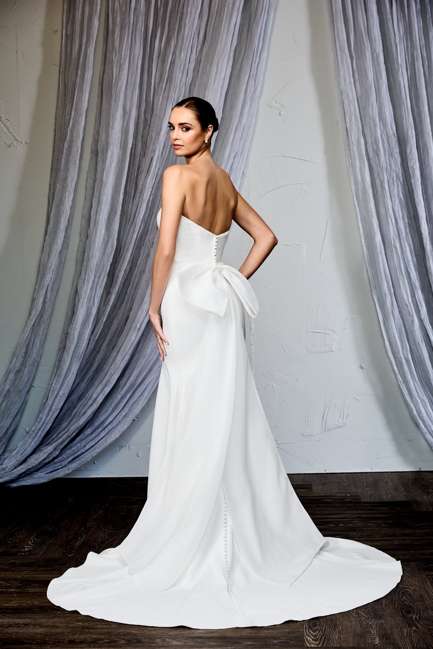 Thanks & Goodluck Style TG1135 Detachable Oversize Organdy Bow with Long Streamers