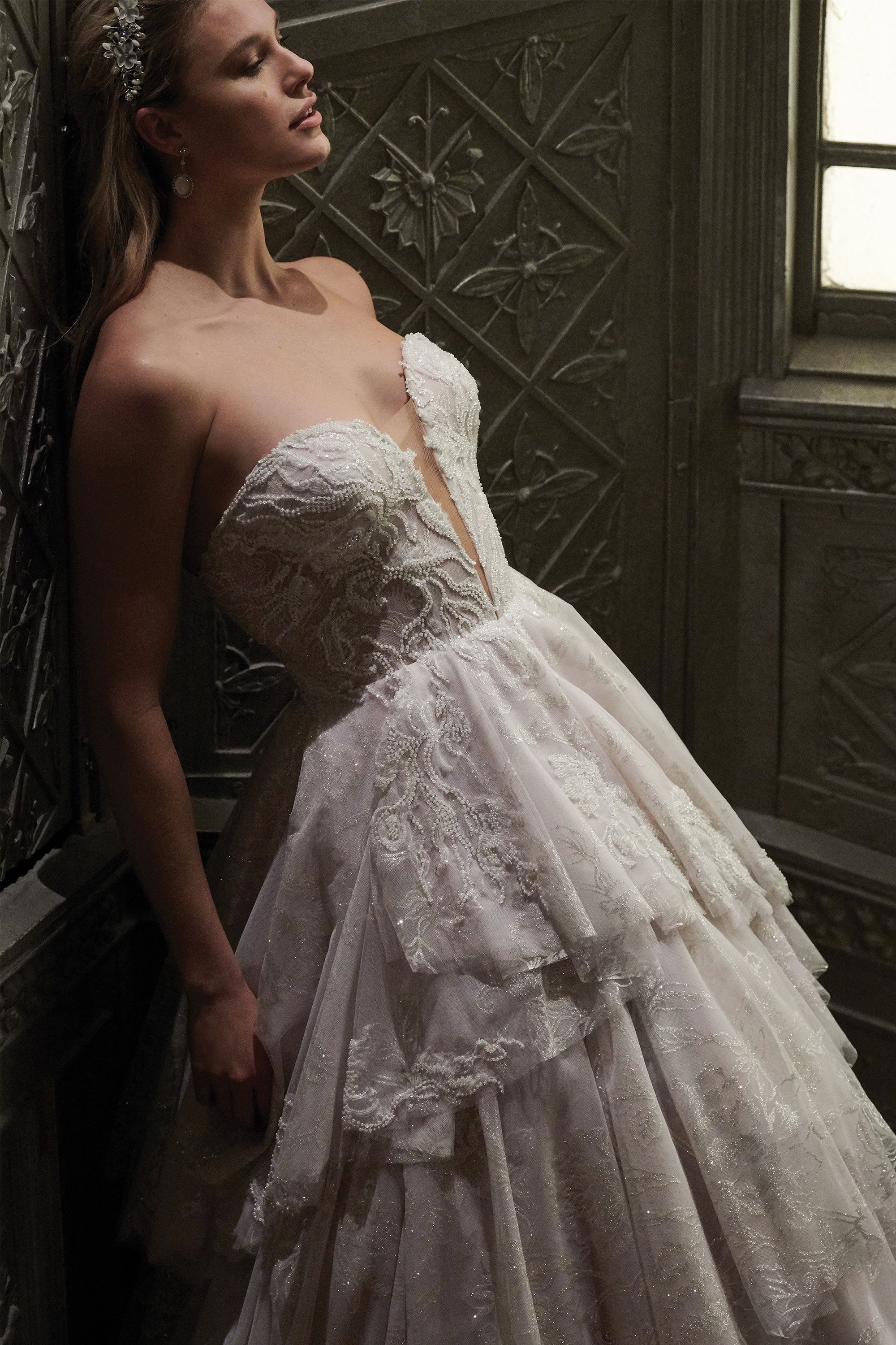 【 新品 】　タグ付　SONO シェイピングフレアチュニックジレ　ツイードジレ NINA: Plunging Sweetheart Ball Gown with Asymmetric Tiered Skirt