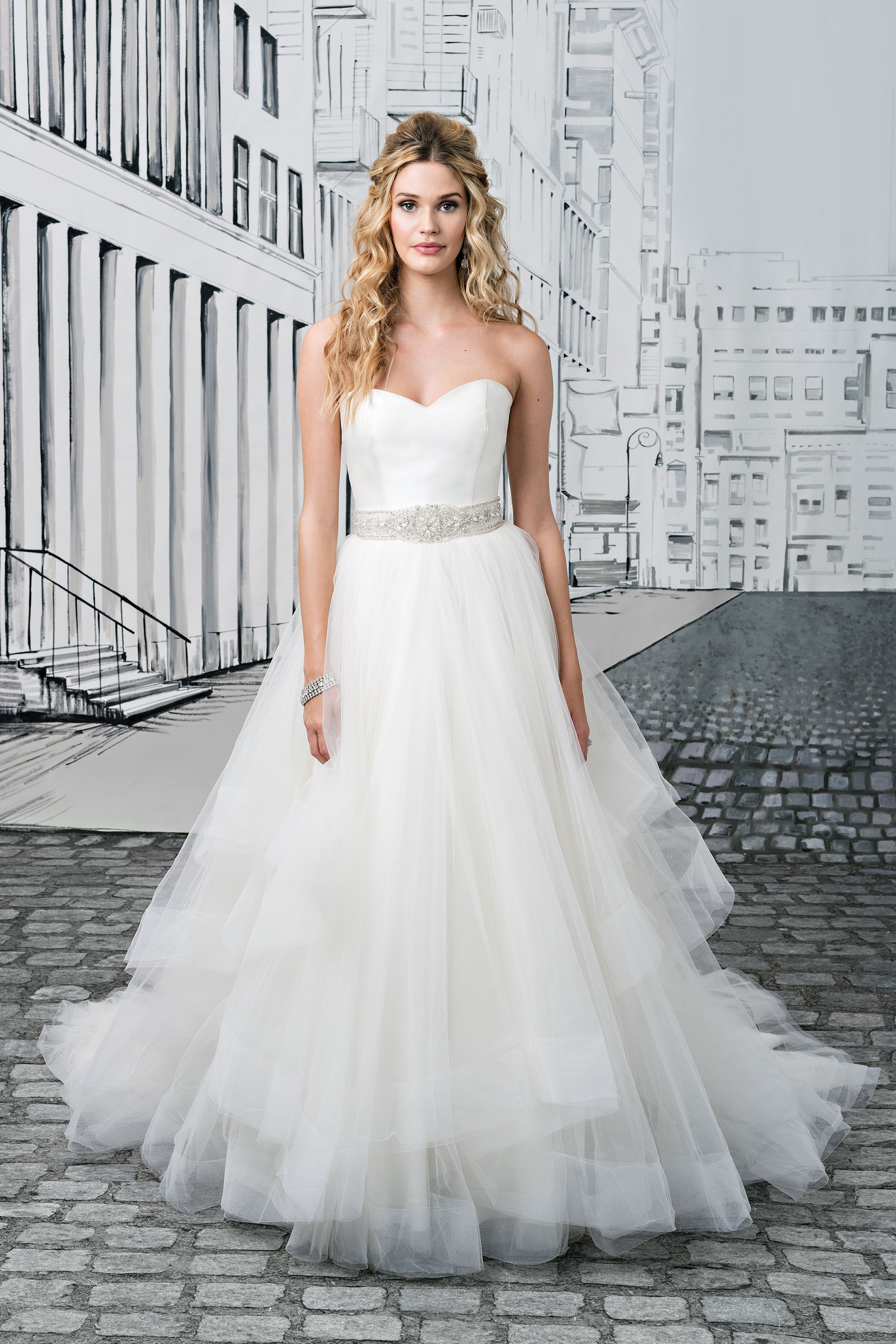 8779: Silk Dupion and Tiered Tulle Sweetheart Dress | Justin Alexander