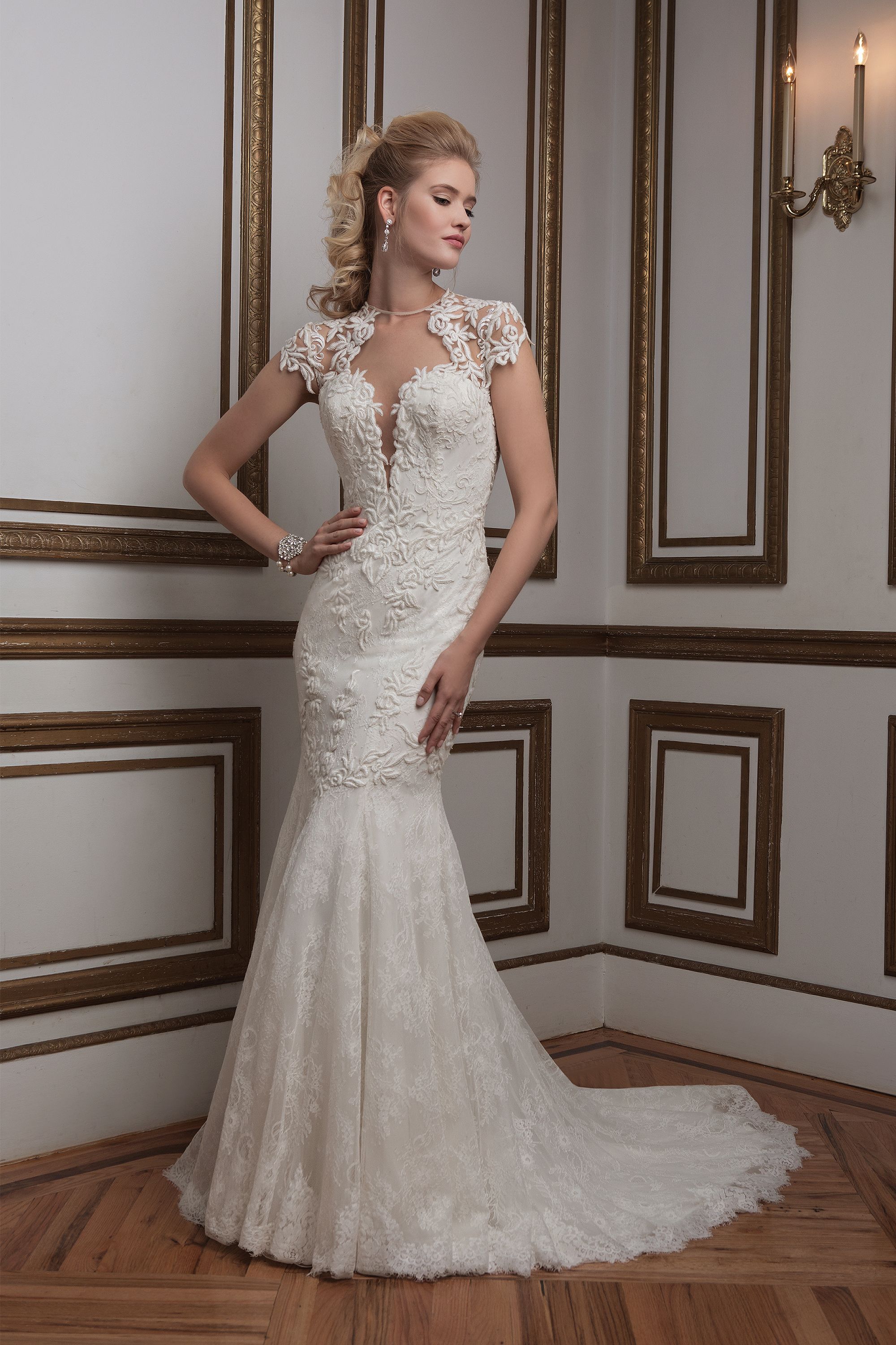 JEWELS ドレス 8796: Plunging Jewel Neck Venice Lace Bridal Gown | Justin Alexander