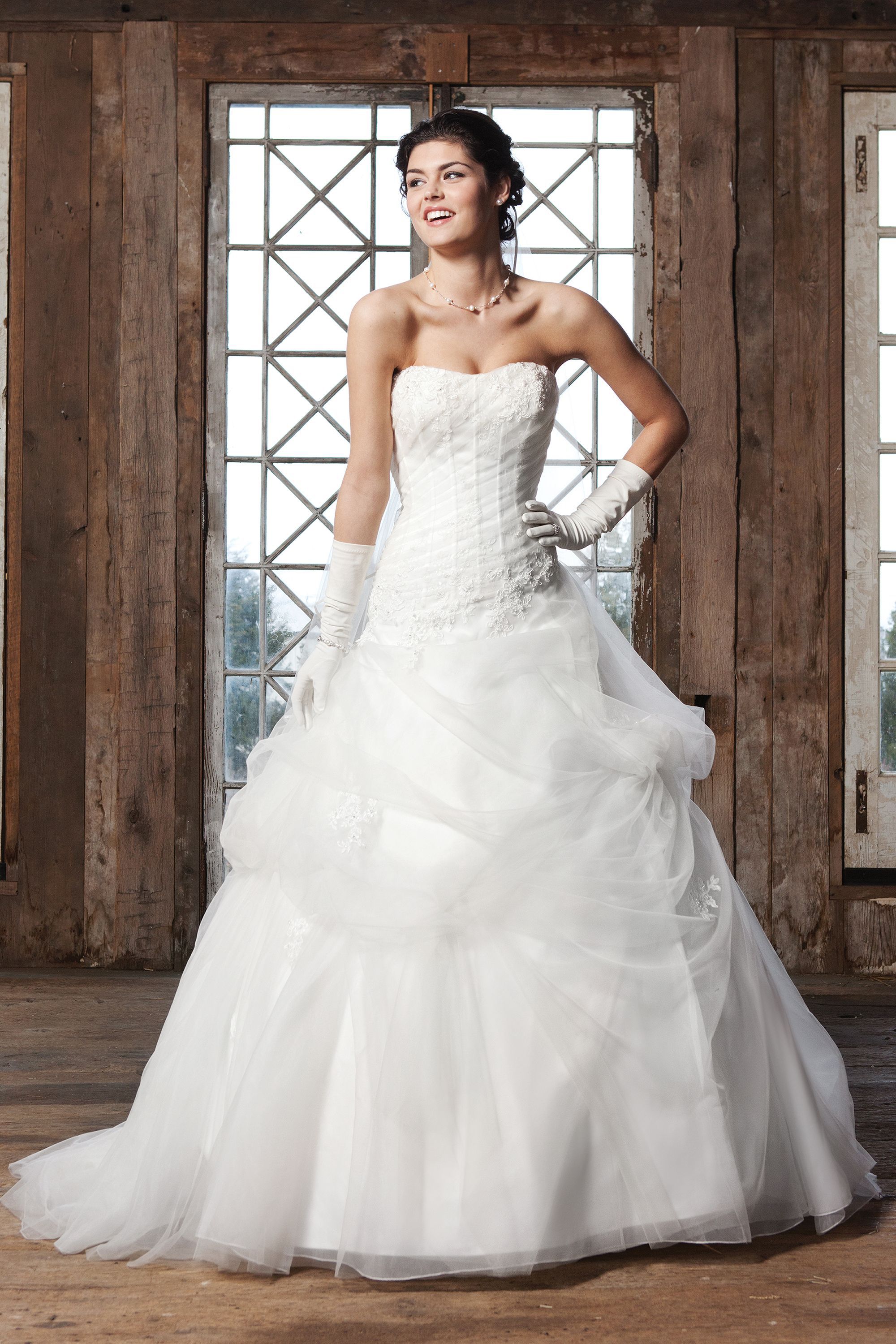 3708: 3708 | Sincerity Bridal