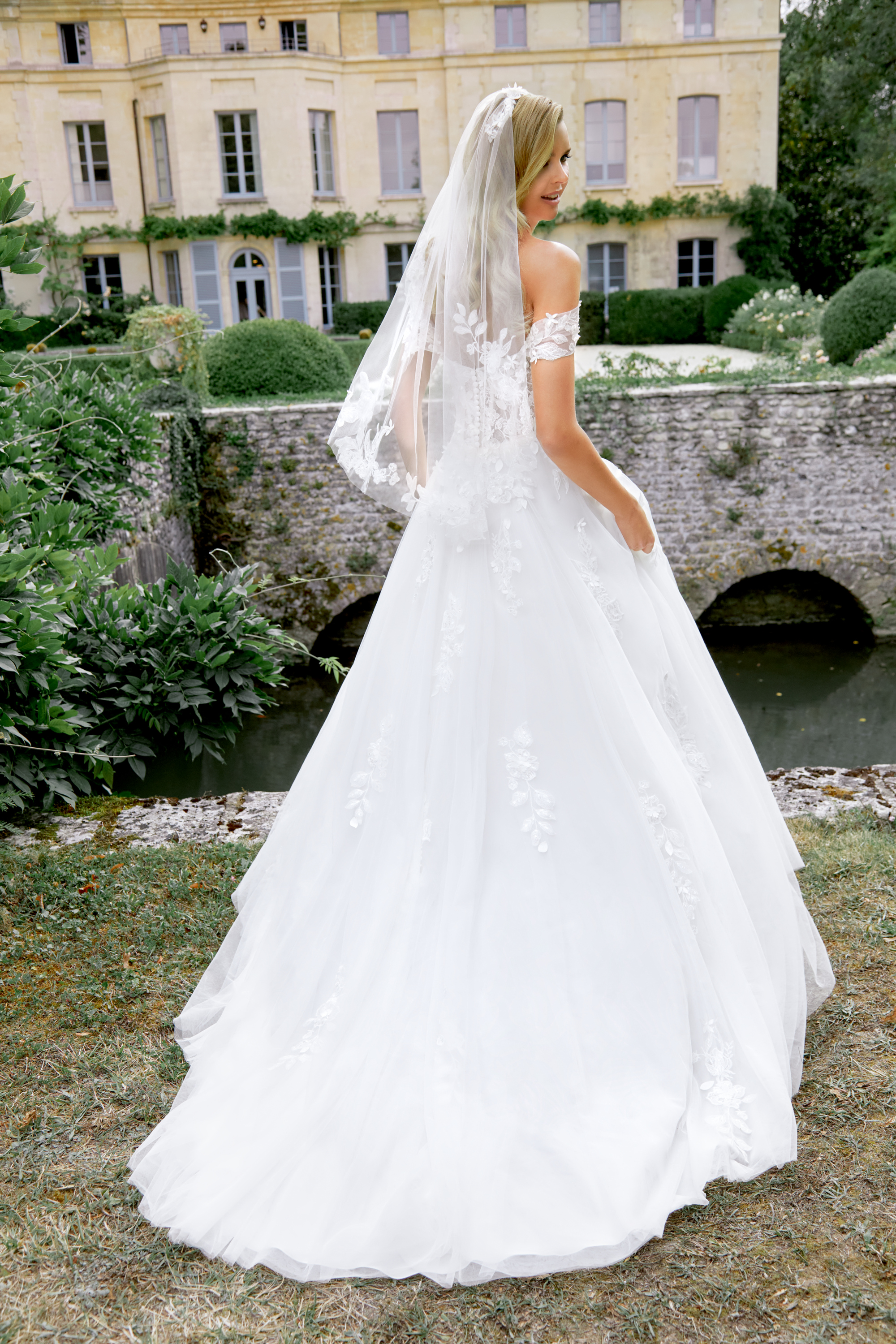 Thanks & Goodluck Style TG1096L037 Fingertip Length Veil with Sequined Lace Appliqués and 3D Forals
